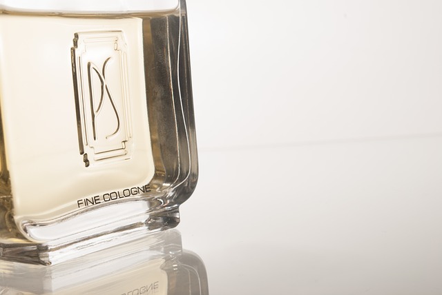 Perfum który długo pachnie. Jak kupić perfumy wysokiej jakości? Które perfumy są najtrwalsze?