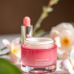 Koenzym Q10 w kosmetykach: jak działa na skórę i kiedy warto go stosować