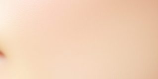 Kwas podchlorawy na rumień: jak bezpiecznie łagodzić zaczerwienienia i wspierać regenerację skóry