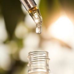 Serum nawilżające pod SPF: jak wybrać i stosować, by uniknąć rolowania i zadbać o skórę